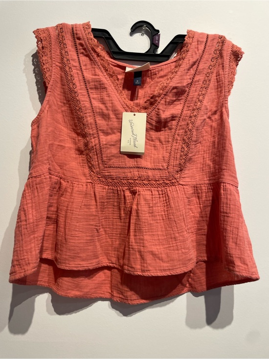 Universal Thread Tops - Universal Thread Women's Lace V-Neck Blouse Pink Medium NWT